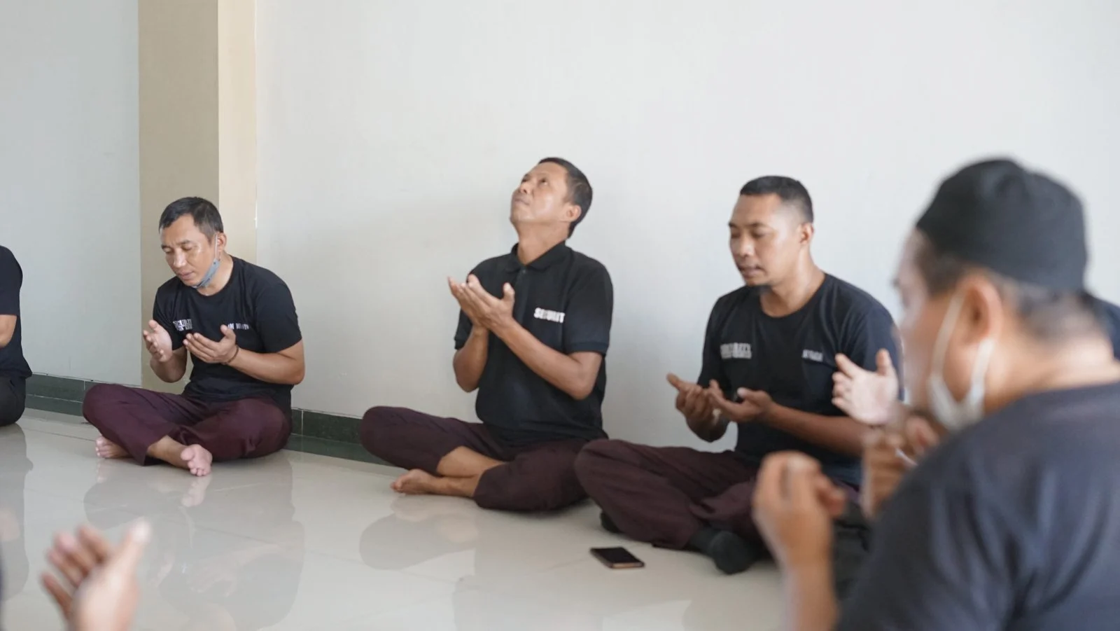 Di Sela Pelatihan Rutin, Security Khadijah Kirim Doa untuk Alm.M.Aizuddin