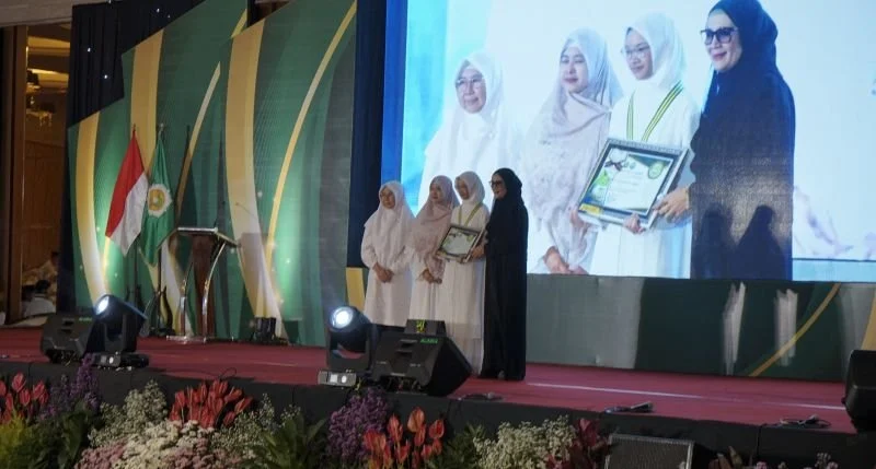 Yayasan Khadijah Gelar GPQ 2025, Bu Nyai Hannah Lirboyo Beri Motivasi 649 Khatimin-Khatimat
