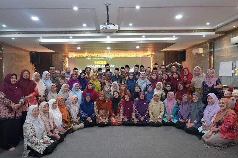 Workshop Deep Learning Batch 2 : Guru Khadijah Perkuat Rumus Pembelajaran Mendalam 8-3-3-4