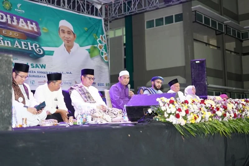 SD Khadijah Wonorejo Peringati Maulid Nabi Muhammad Bareng Habib AEH & Gus Reza Lirboyo